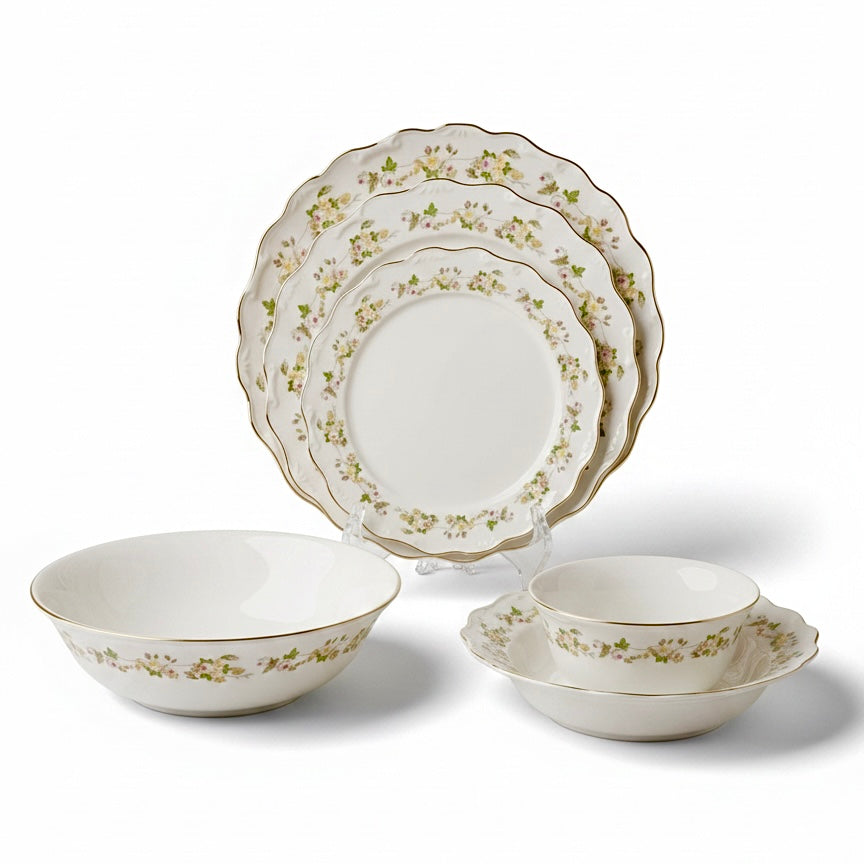 Elegant 26-Piece Porcelain Dinnerware Set – Floral Design with Gold Rim - Mawaeen